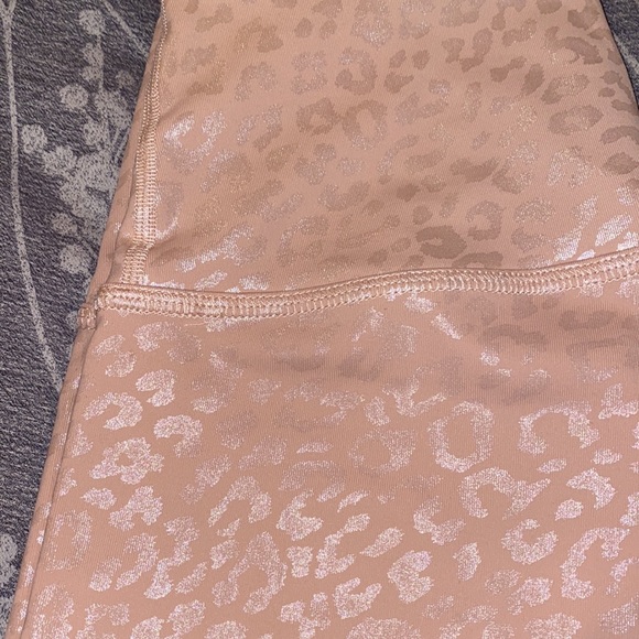 Beyond yoga shiny leopard high waist leggings - Picture 7 of 7
